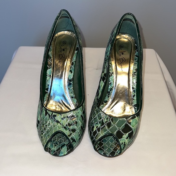 Turquoise faux snakeskin peep toe heels - Picture 2 of 10